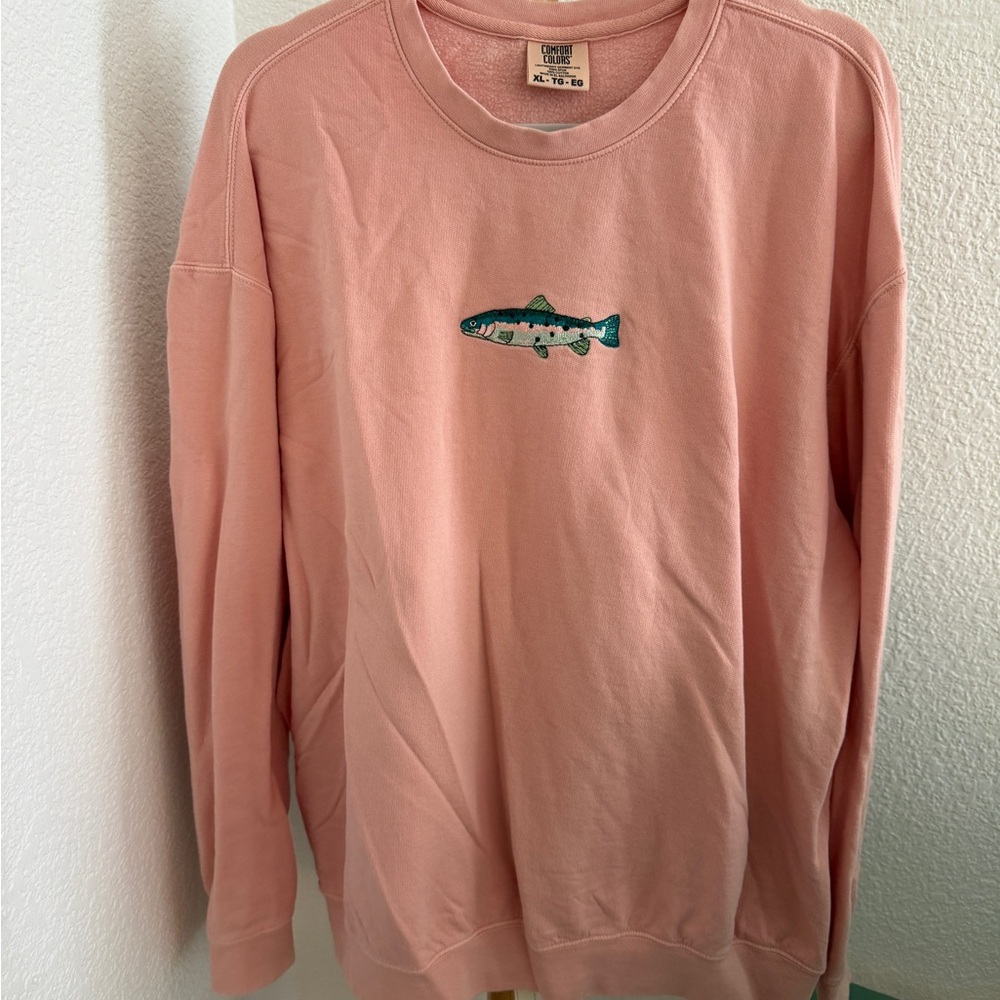 Crewneck Sweatshirt in Dusty Pink with Fish Embroidery
